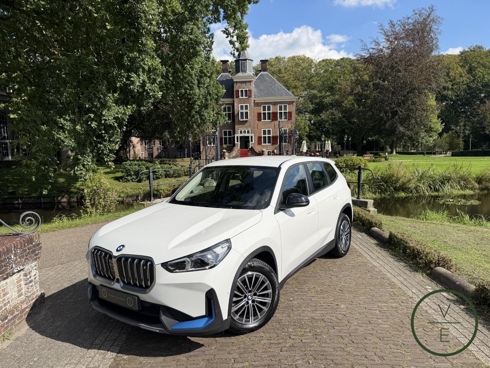 BMW iX1 xDrive30 Launch Edition 67 kWh | HUD | 360 | Keyless, Auto's, Automaat, Stof, Gebruikt, 225 min