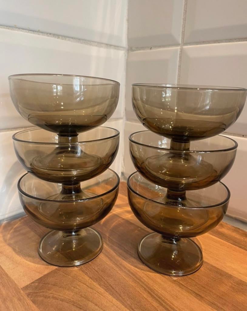 Vintage Luminarc ijscoupes rookglas set van 6 Jaren 70 Retro, Verzamelen, Glas en Borrelglaasjes, Ophalen of Verzenden, Zo goed als nieuw