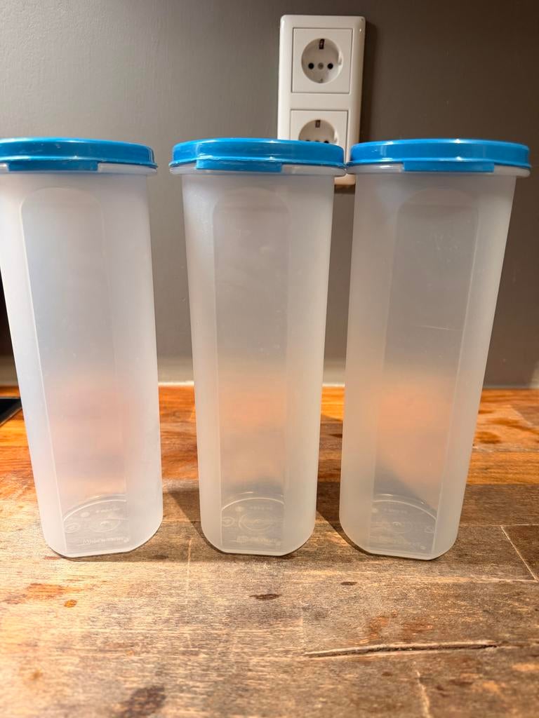 Set van 3 hoge Tupperware voorraadcontainers met deksels, Ophalen of Verzenden, Gebruikt, Blauw, Bus of Trommel