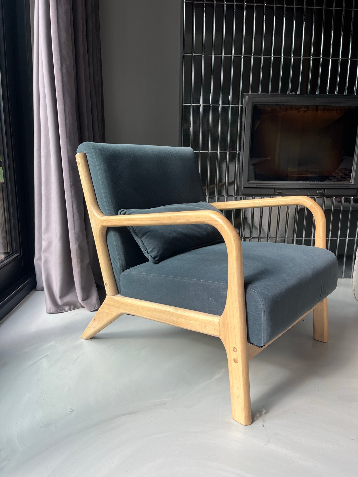 Retro stoel met houten frame en velours bekleding, Ophalen, 75 tot 100 cm, Zo goed als nieuw, 50 tot 75 cm