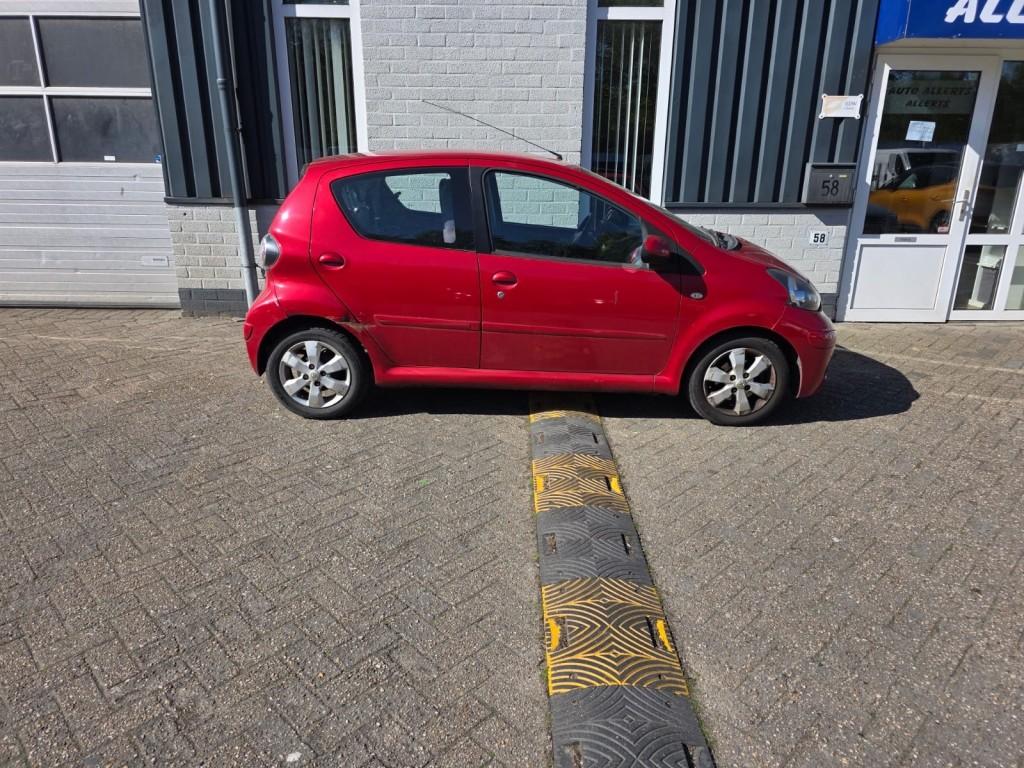 Toyota AYGO 1.0-12V ASPIR. RED, Gebruikt, 4 stoelen, 68 pk, Bedrijf