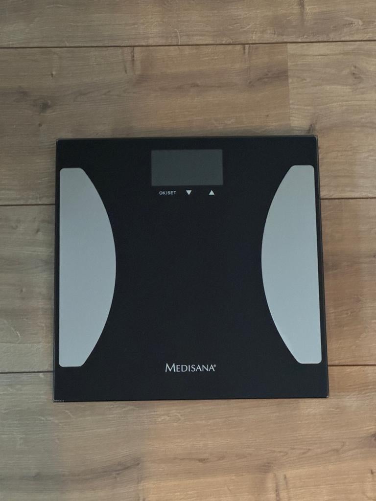 Medisana BS475 weegschaal - meet vetpercentage etc., Witgoed en Apparatuur, Weegschalen, Gebruikt, 1 tot 500 gram, 100 kg of meer