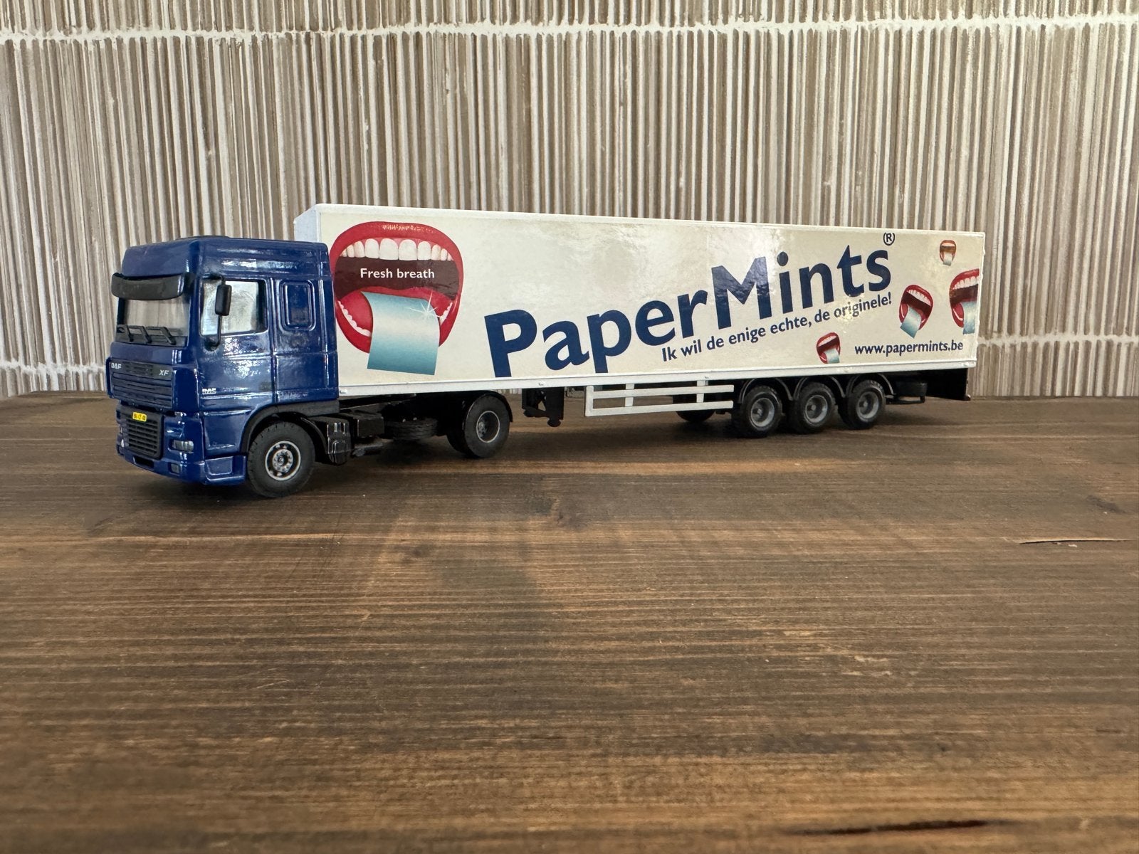 LionToys DAF XF PaperMints Schaalmodel Vrachtwagen, Ophalen of Verzenden, Zo goed als nieuw, Bus of Vrachtwagen