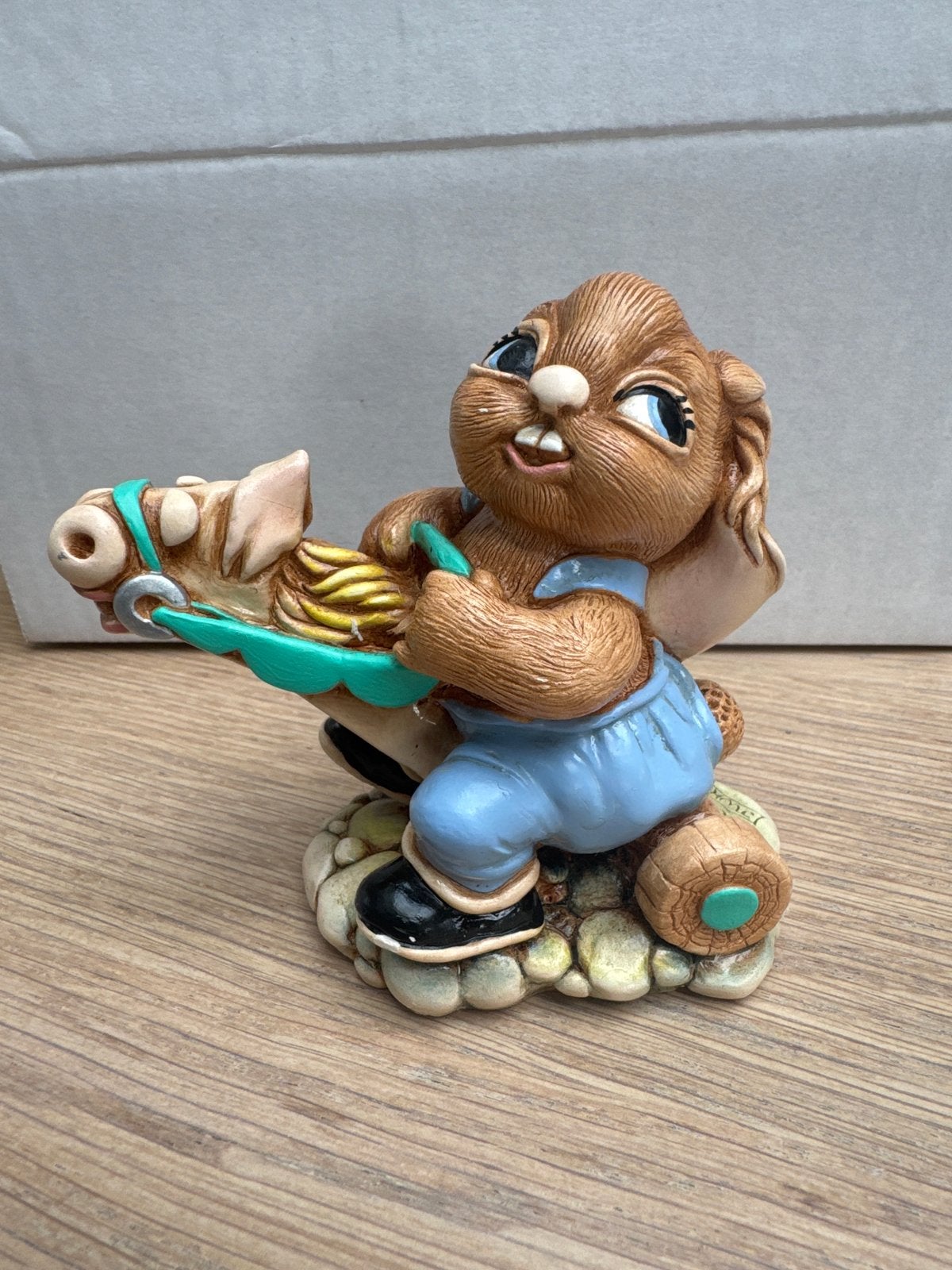 Vintage beeldje konijn op hobbelpaard - Boy Wishes, Ophalen of Verzenden, Gebruikt, Dier