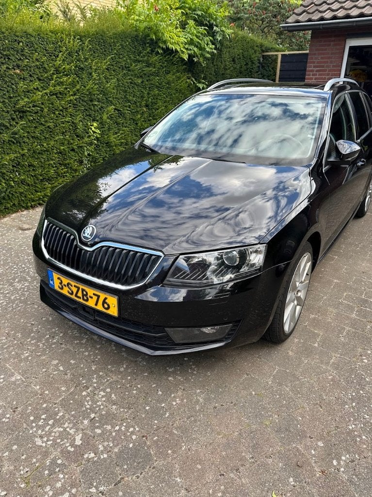 Skoda Octavia 1.4TSI Combi Dsg7 2014 Zwart (start soms niet), Auto's, Skoda, Euro 5, Zwart, 4 cilinders, Open dak