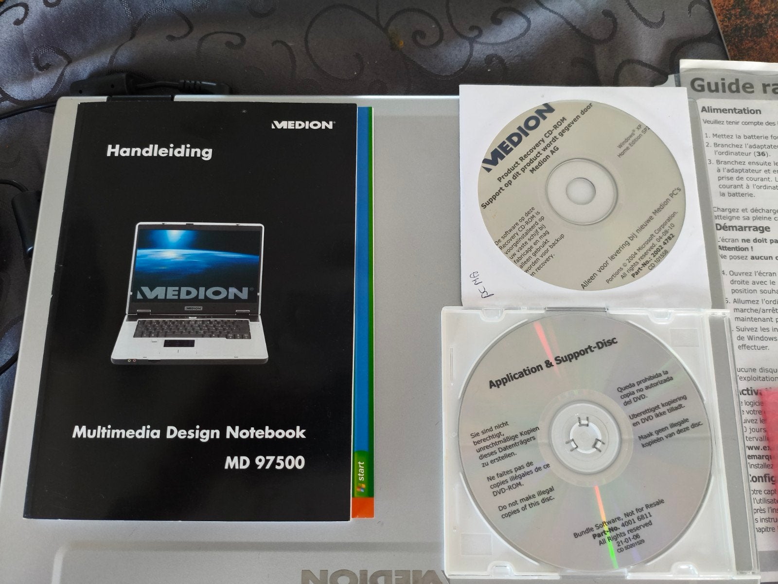 Medion MD 97500 Laptop met Windows XP en adapter, Computers en Software, Ophalen, Gebruikt, Qwerty, Medion
