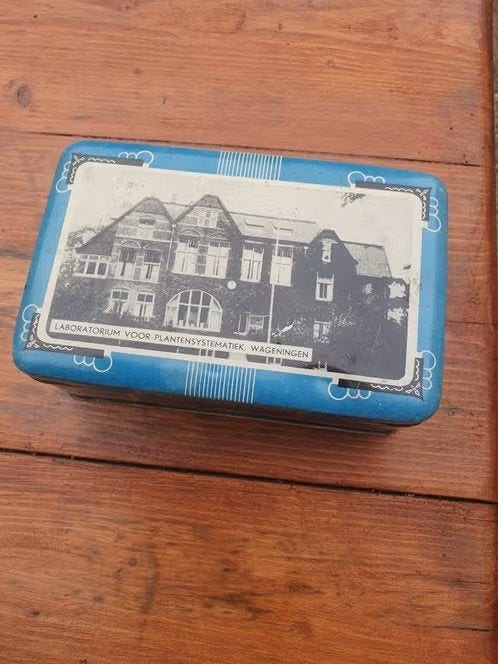 Koekjesblik Wageningen laboratorium planten, hotel de wereld, Ophalen, Overige