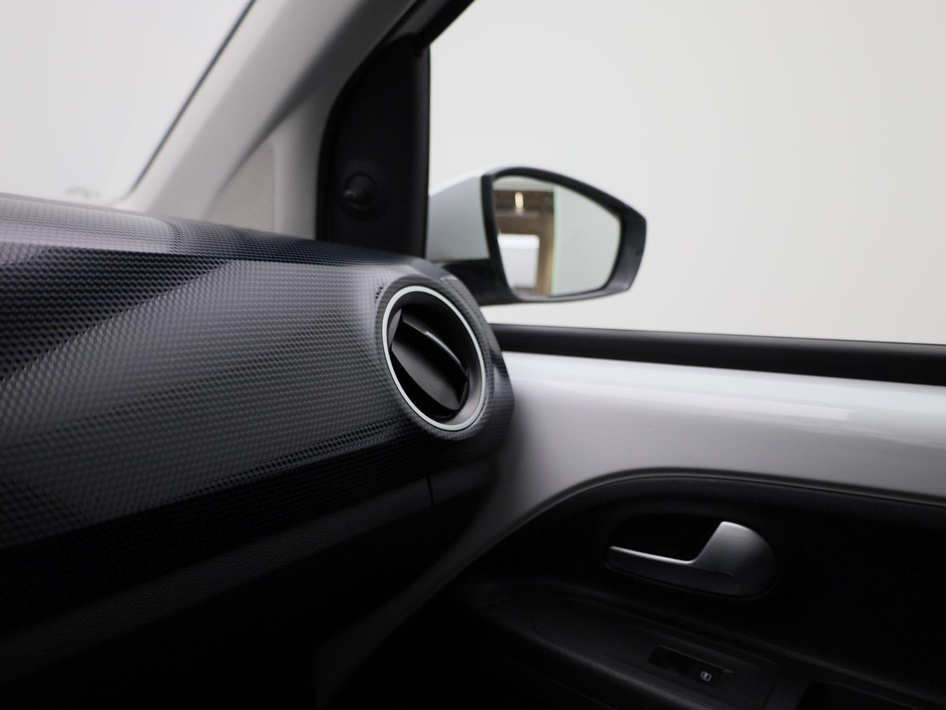 Foto 22 van Volkswagen Up! 1.0 | Airconditioning | Bluetooth | Elektrisc