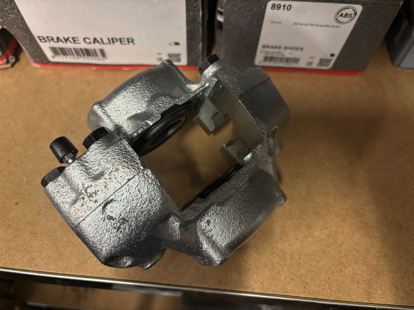 Nieuwe Remklauw Achteras Rechts voor Volvo 240/260, ., Nieuw, Ophalen of Verzenden, Volvo