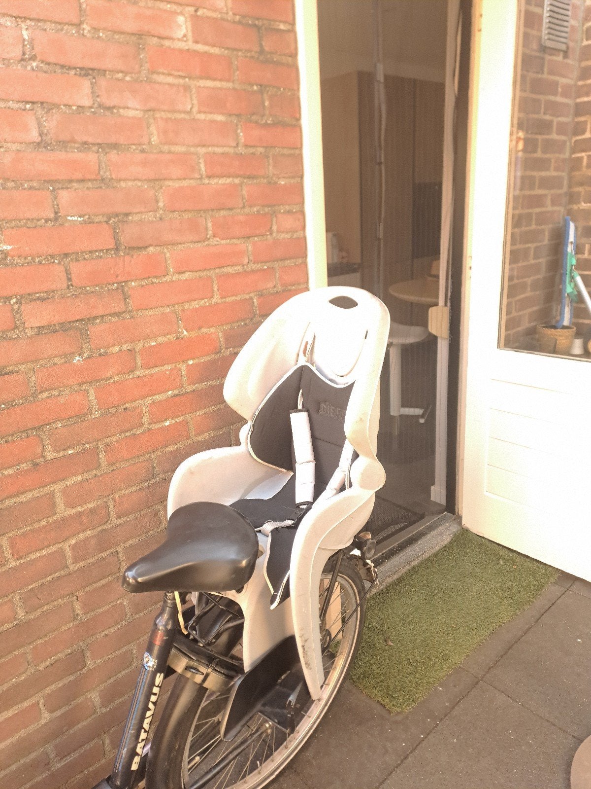 Degelijk fietszitje voor achterop - Wit/Zwart, Ophalen, Achterzitje, Onbekend, 9 t/m 18 kg