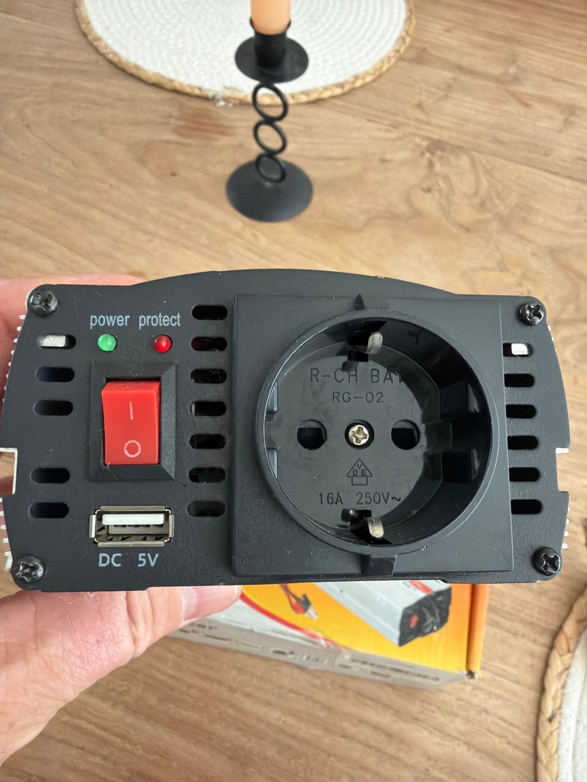 Omvormer  600W (1200W piek) - 24V DC naar 220-240V AC, Ophalen of Verzenden, Gebruikt