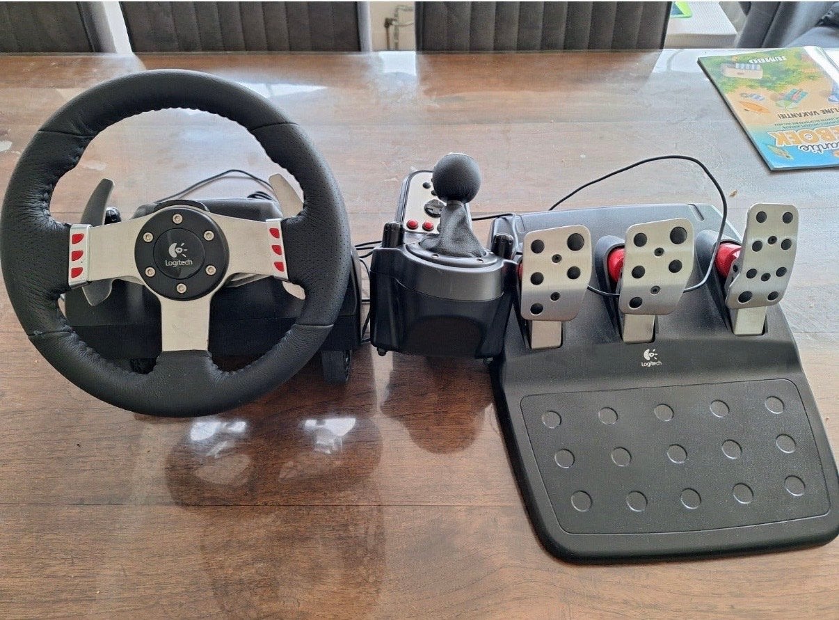 Logitech G27 racestuur met pedalen en shifter, Racestuur, Gebruikt, Force feedback, Ophalen of Verzenden