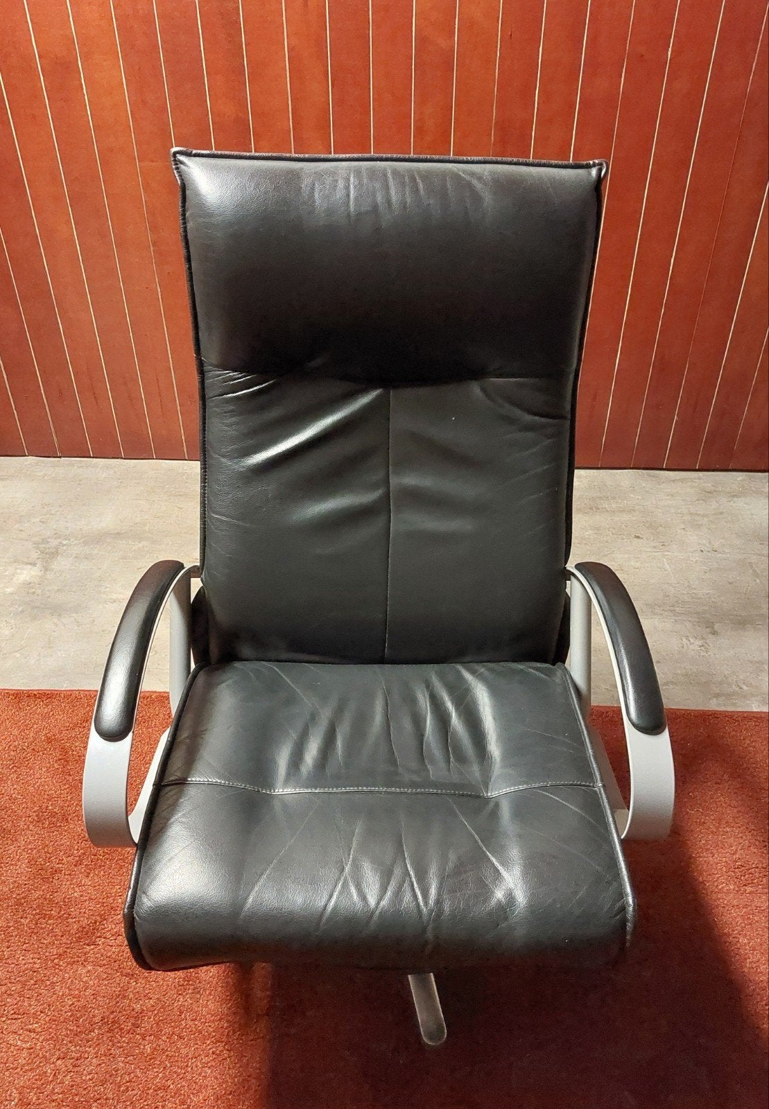 Zwarte lederen relax draaistoel van Montel, Huis en Inrichting, Fauteuils, Ophalen, Gebruikt, 75 tot 100 cm, Leer