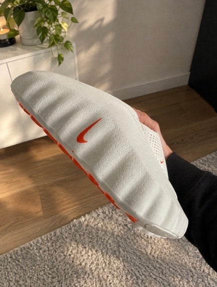 Nike minds wit 42, Kleding | Heren, Ophalen of Verzenden, Nieuw, Wit, Slippers