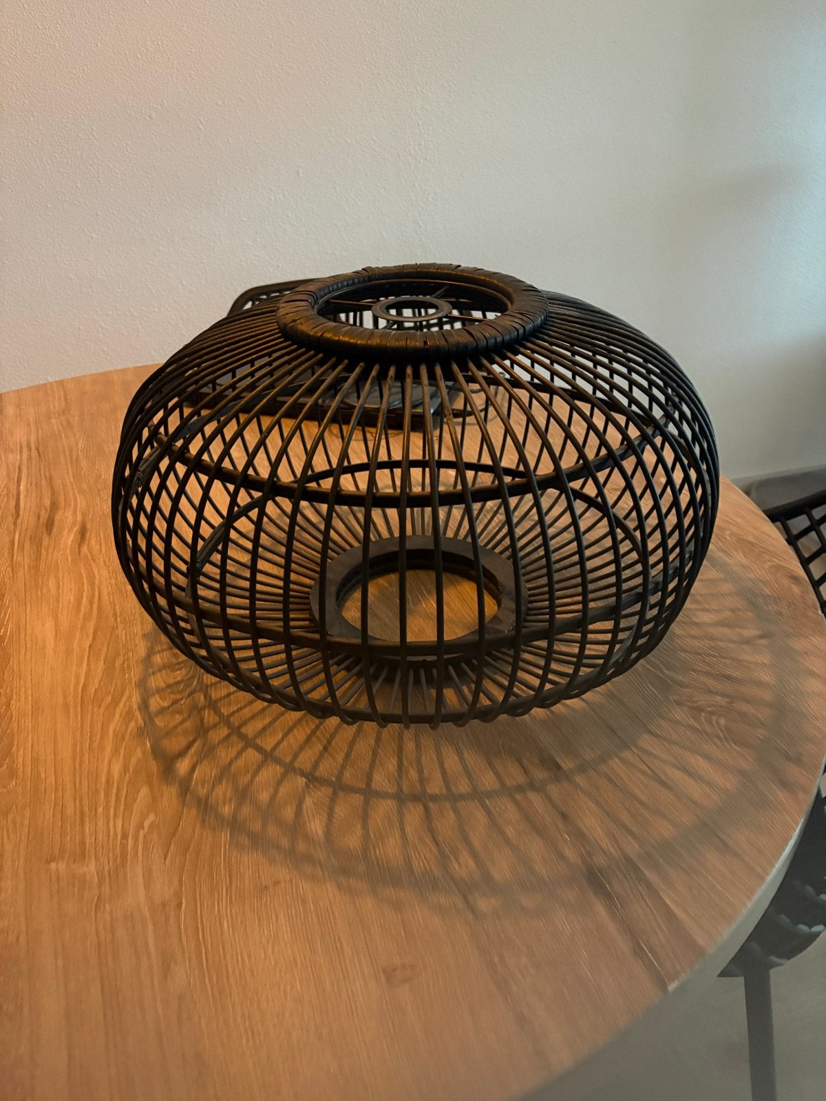 Zwarte rotan hanglamp, Natuurlijk materiaal, Zwart, Rond, Ophalen