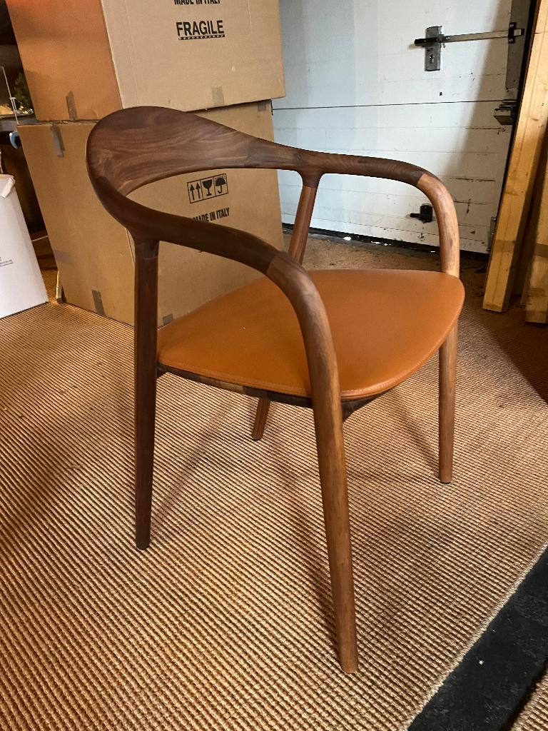 Artisan Neva, Amerikaans walnoot, leren zitting, Nieuw !, Huis en Inrichting, Stoelen, Ophalen, Nieuw, Bruin, Eén