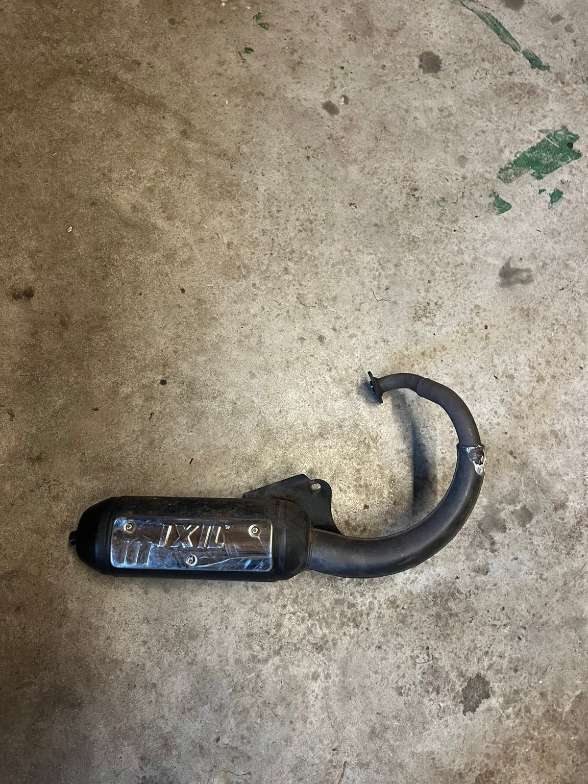 Standaard bromuitlaat peugeot verticaal, Fietsen en Brommers, Ophalen of Verzenden, Zo goed als nieuw, Uitlaat