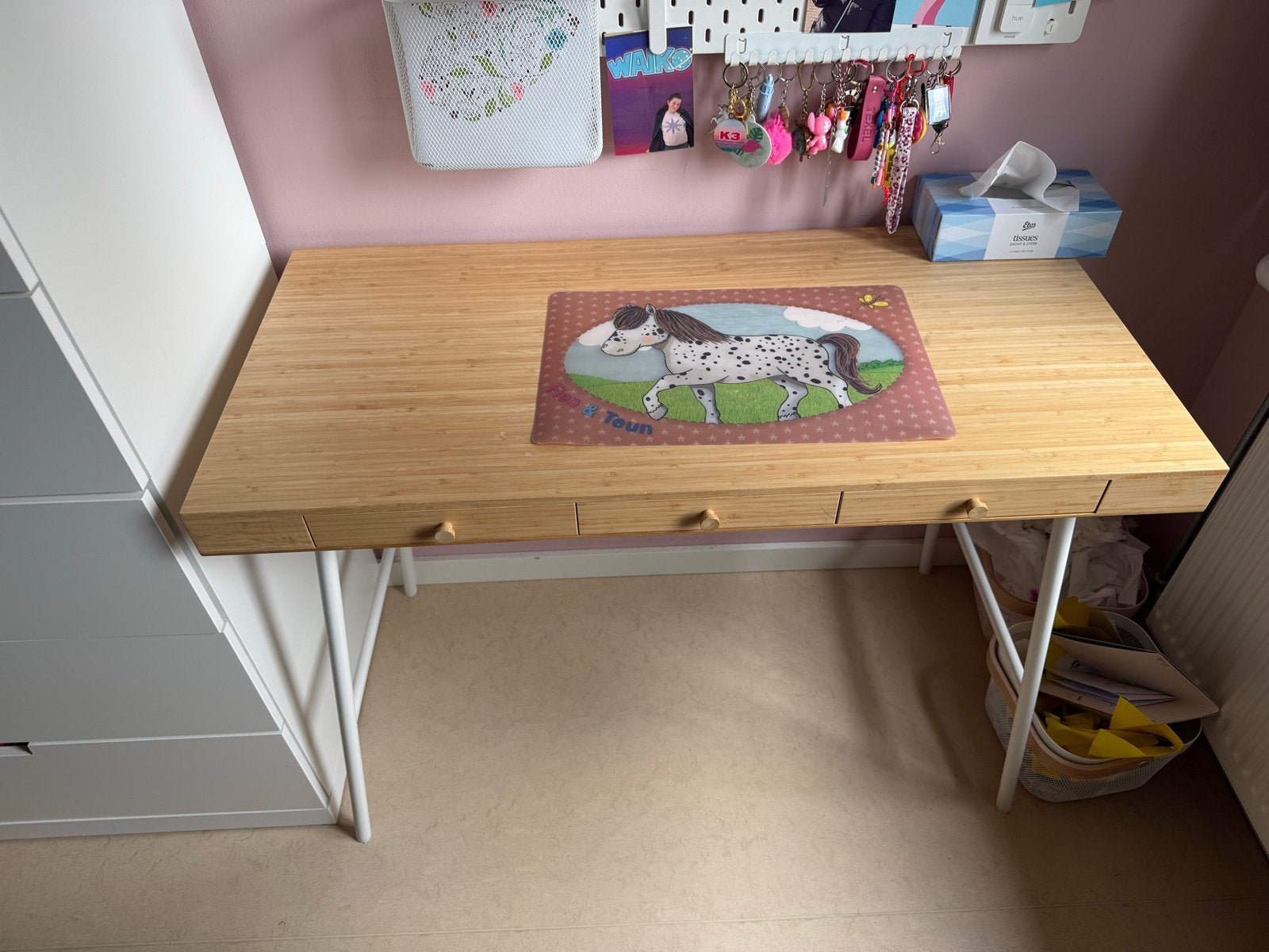 Houten bureau met lades en wit onderstel, Ophalen, Gebruikt, Kinderbureau, Bruin
