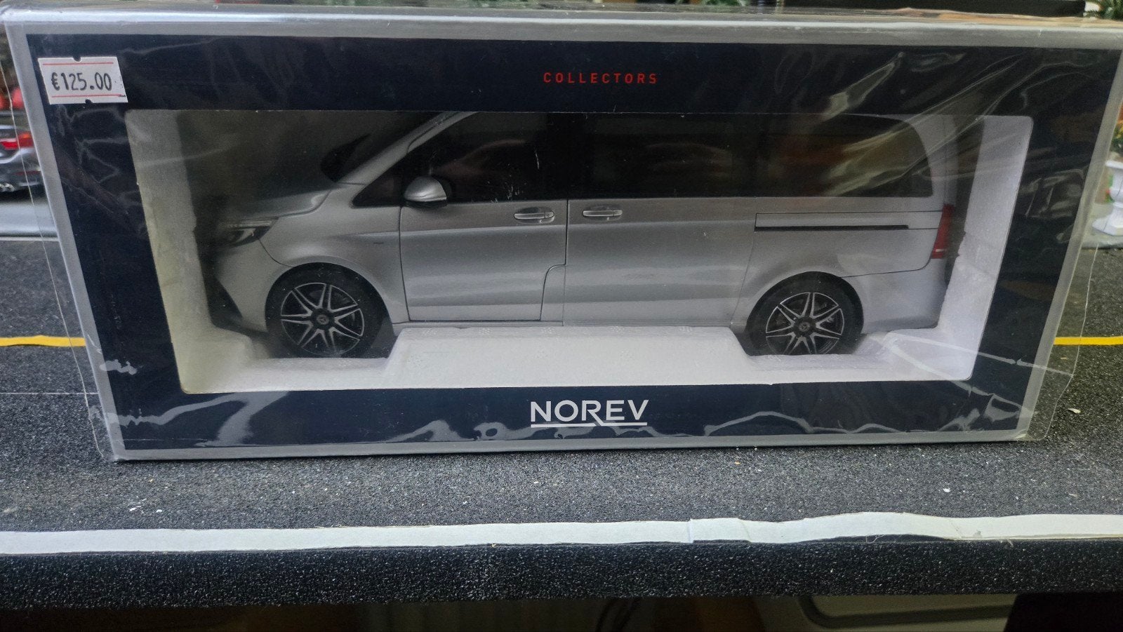 Mercedes V-Klasse 1:18 Norev - Nieuwstaat in doos, Hobby en Vrije tijd, Modelauto's | 1:18, Nieuw, Auto, Norev, Ophalen of Verzenden
