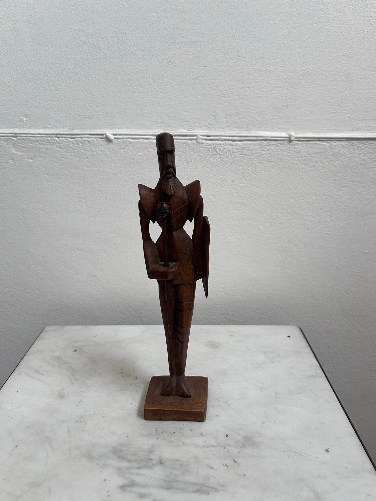 Houten Beeld Ridder met Zwaard en Schild, Antiek en Kunst, Ophalen of Verzenden, Handgemaakt, 20 - 50 cm, Beeld