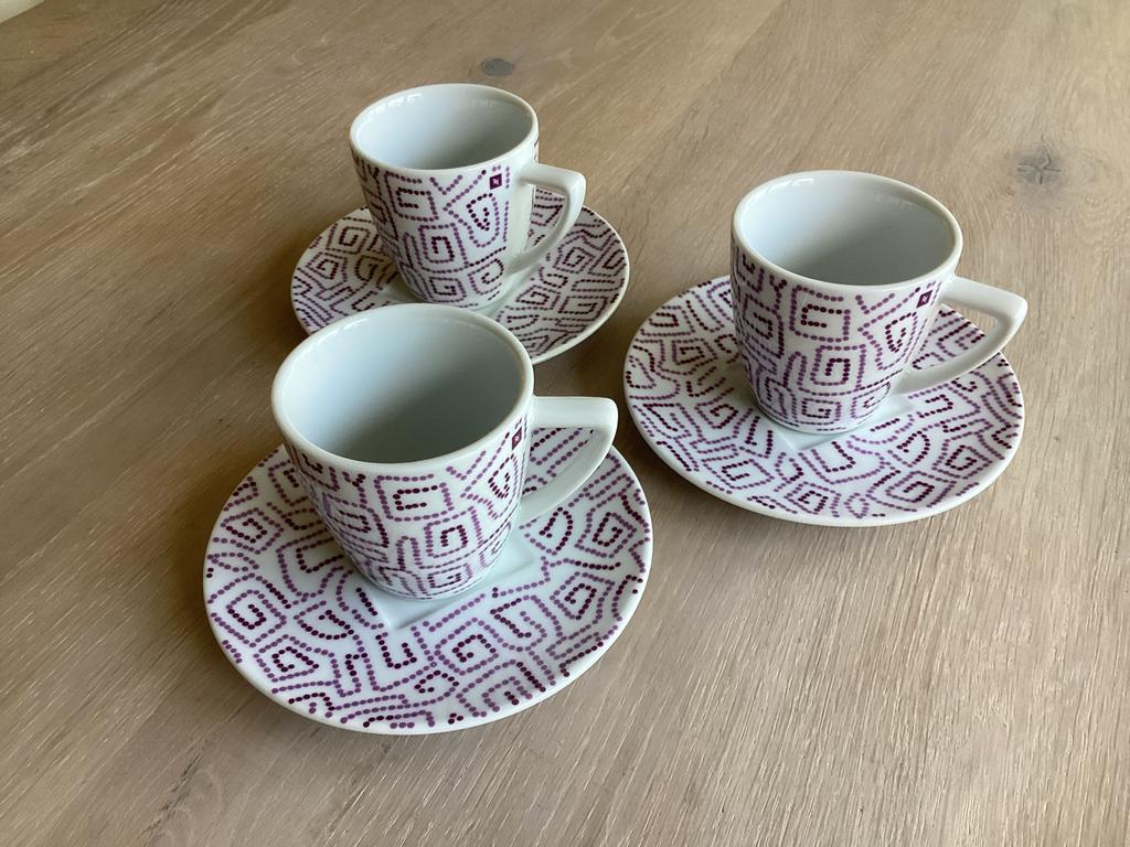NESPRESSO DESIGN KOFFIEKOPJES , PORSELEIN, PAARS MOTIEF 3x, Nieuw, Ophalen of Verzenden, Overige stijlen, Kop(pen) en/of Schotel(s)