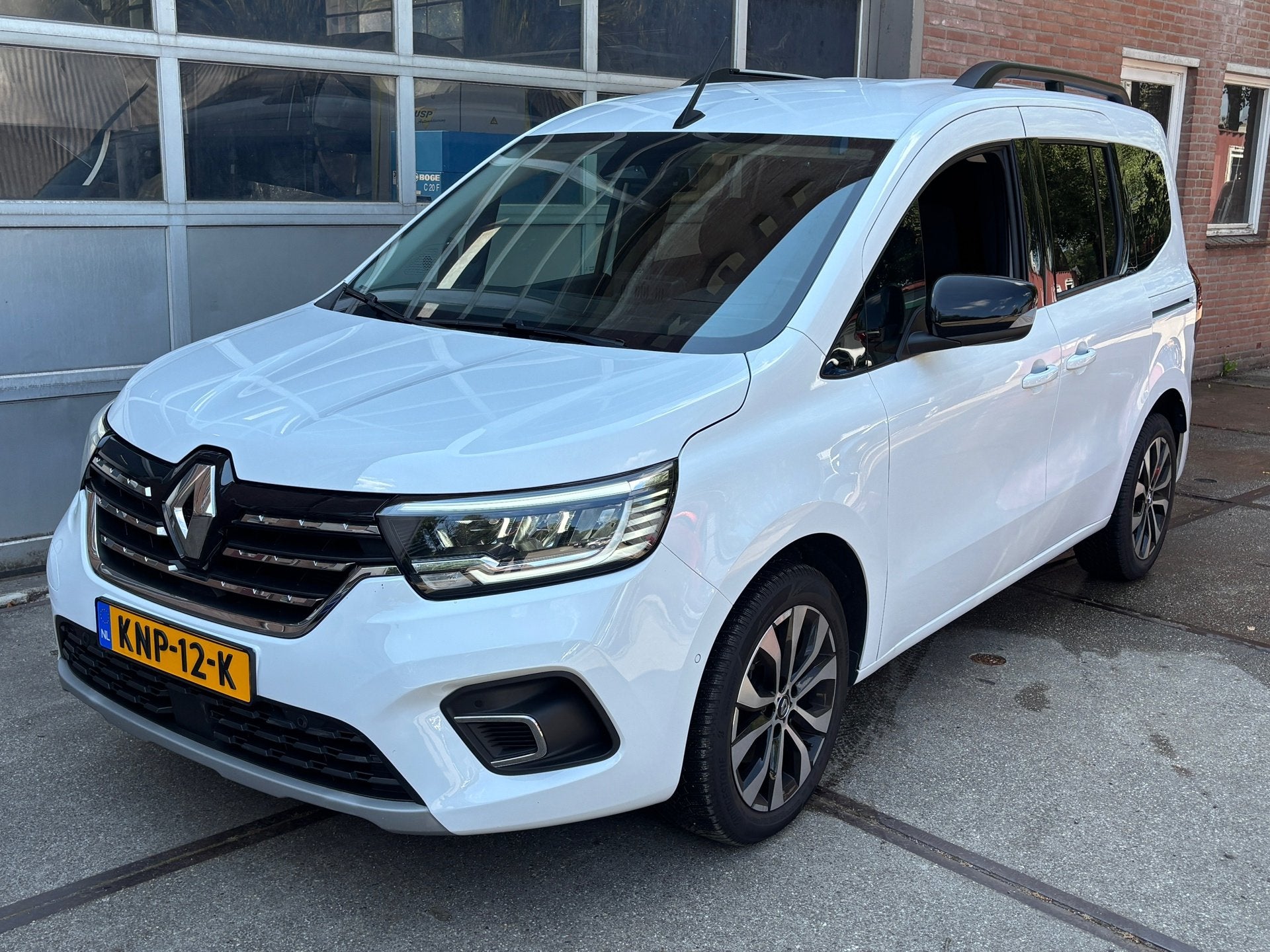 Renault Kangoo 1.3 TCe 130PK Techno,FULL LED,CRUISE,CLIMA,CA, Gebruikt, Zwart, Leder en Stof, Wit