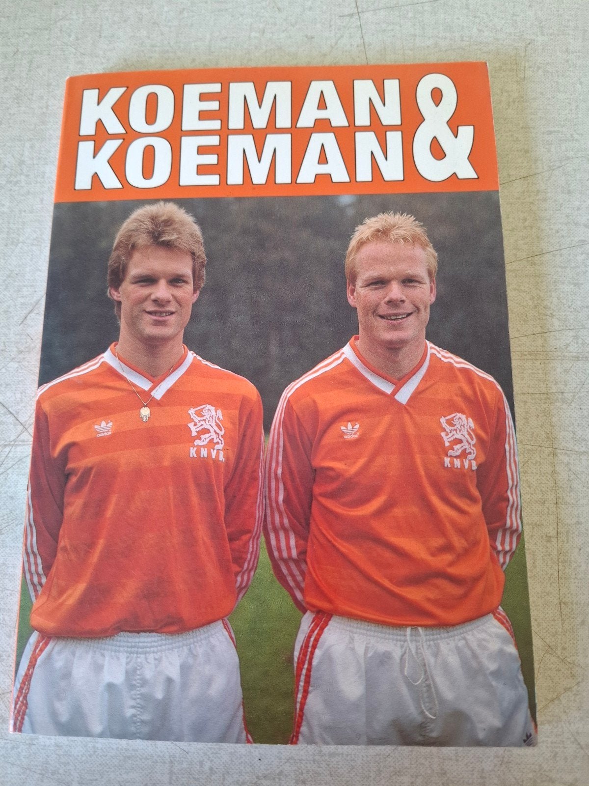 Koeman & Koeman - De eerste officiële biografie, Ophalen of Verzenden, Zo goed als nieuw, Sjoerd Claessen, Balsport
