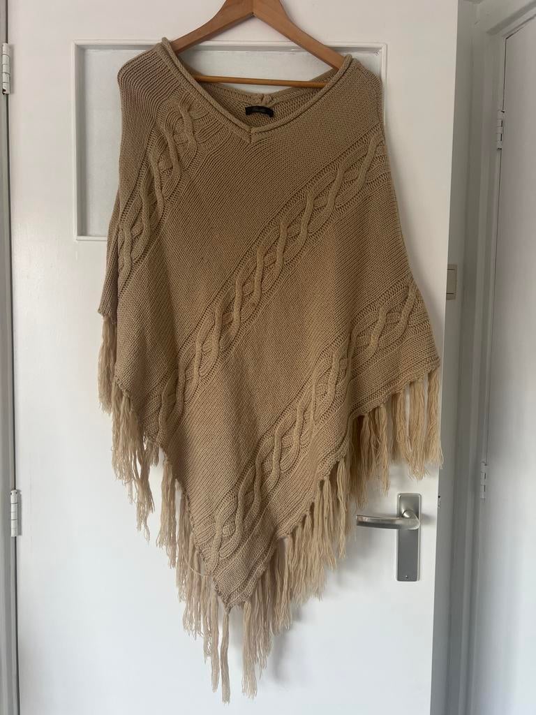 Mooie gebreide poncho met franjes, Kleding | Dames, Overige Dameskleding, Gedragen, Ophalen of Verzenden