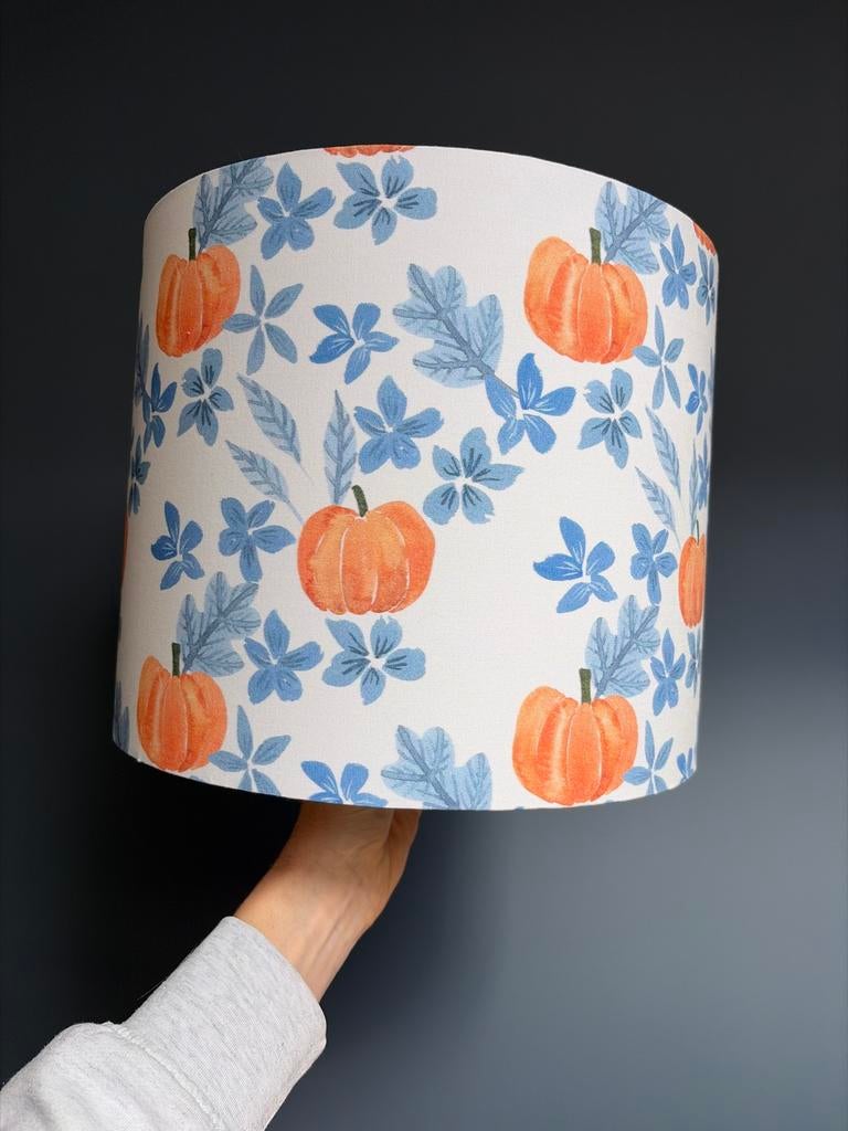 Leuke lampenkap met pompoenprint, Huis en Inrichting, Lampen | Lampenkappen, Ophalen of Verzenden, Zo goed als nieuw, Wit, Rond