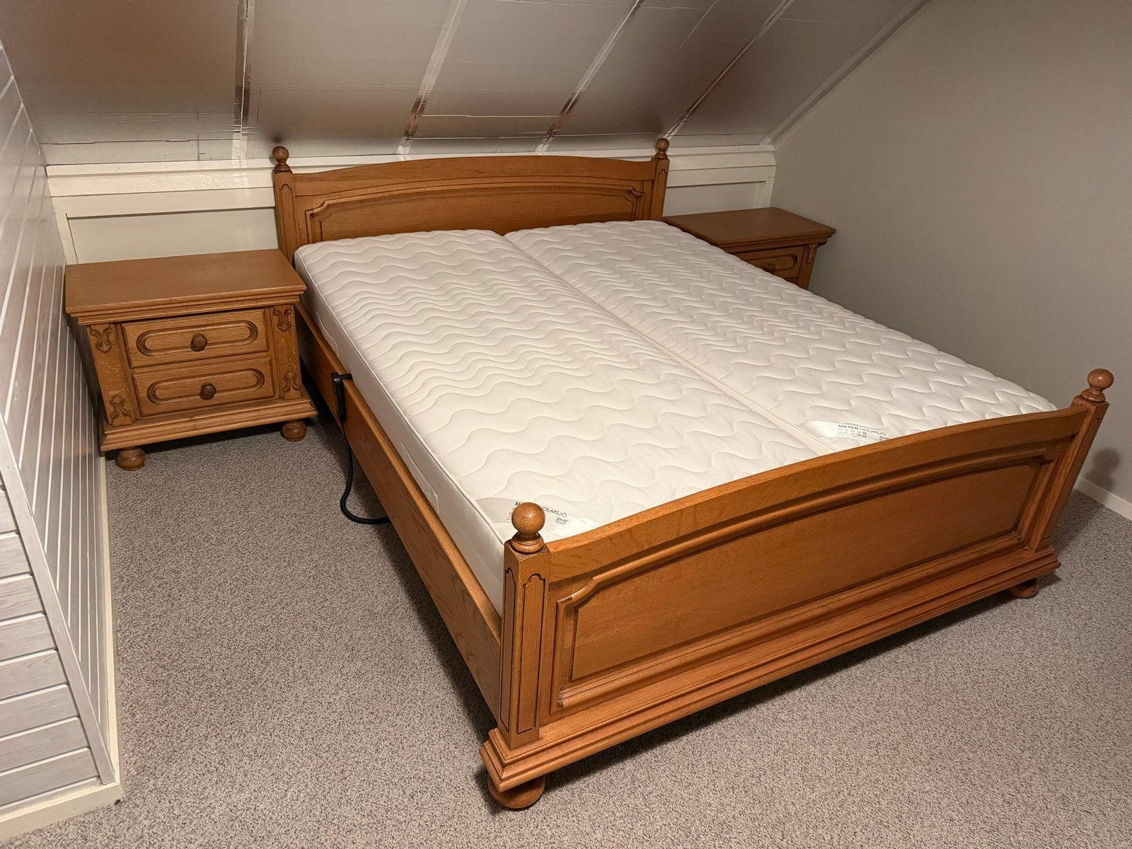 Tweepersoonsbed met verstelbare lattenbodems en nachtkastjes, Ophalen, Bruin, Tweepersoons, 200 cm