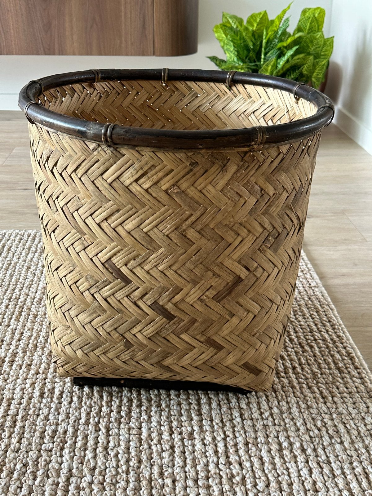 Vintage bamboe mand - 50 cm hoog, Ophalen, Vintage, Gebruikt, Natuurlijk materiaal