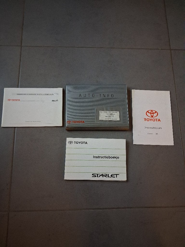Compleet mapje boekjes TOYOTA STARLET P9   1996/1999, Auto diversen, Ophalen of Verzenden