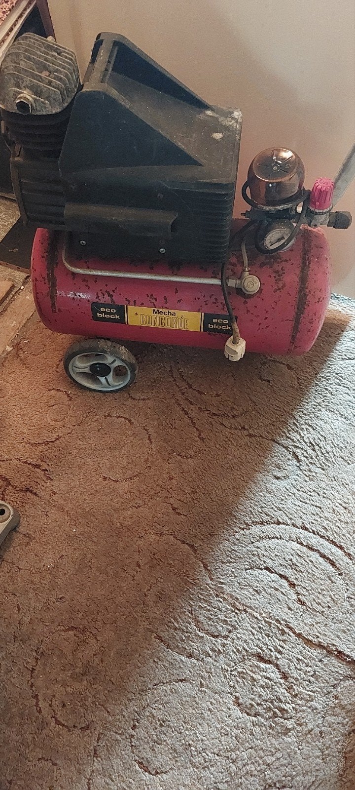 Verrijdbare Luchtcompressor 230 Volt - Werkend., Doe-het-zelf en Verbouw, Compressors, Ophalen, Gebruikt