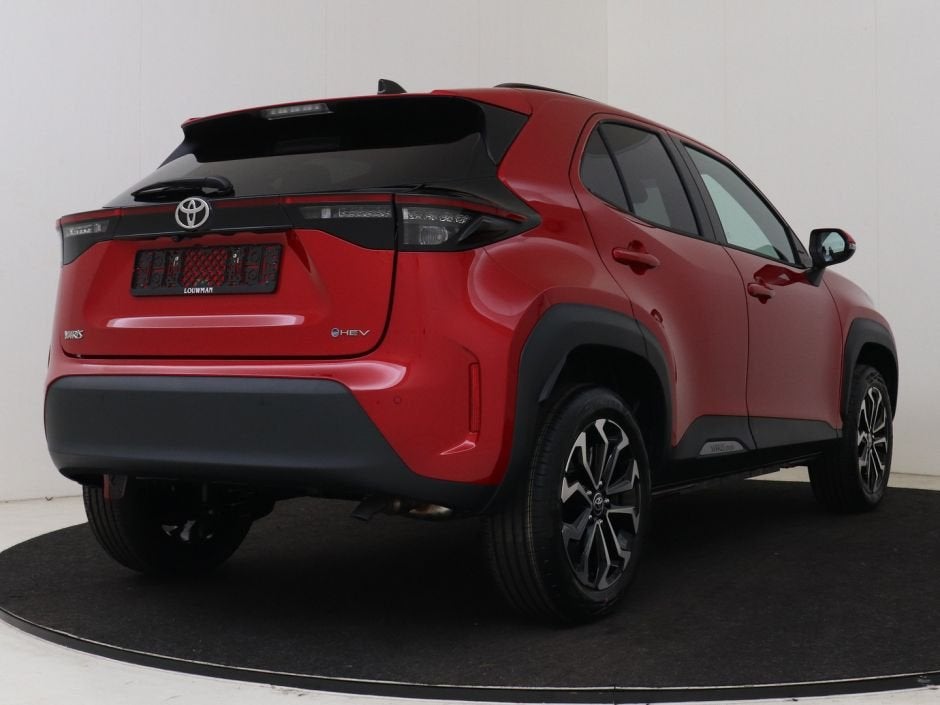 Toyota Yaris Cross 1.5 Hybrid 130 Dynamic | DEMO | Navigatie, 12 maanden, Stof, 116 pk, Grijs