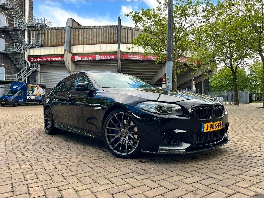 BMW 535i 2015 Zwart - Nieuwe APK, Auto's, BMW, Automaat, Parkeerassistent, Zwart, Leder
