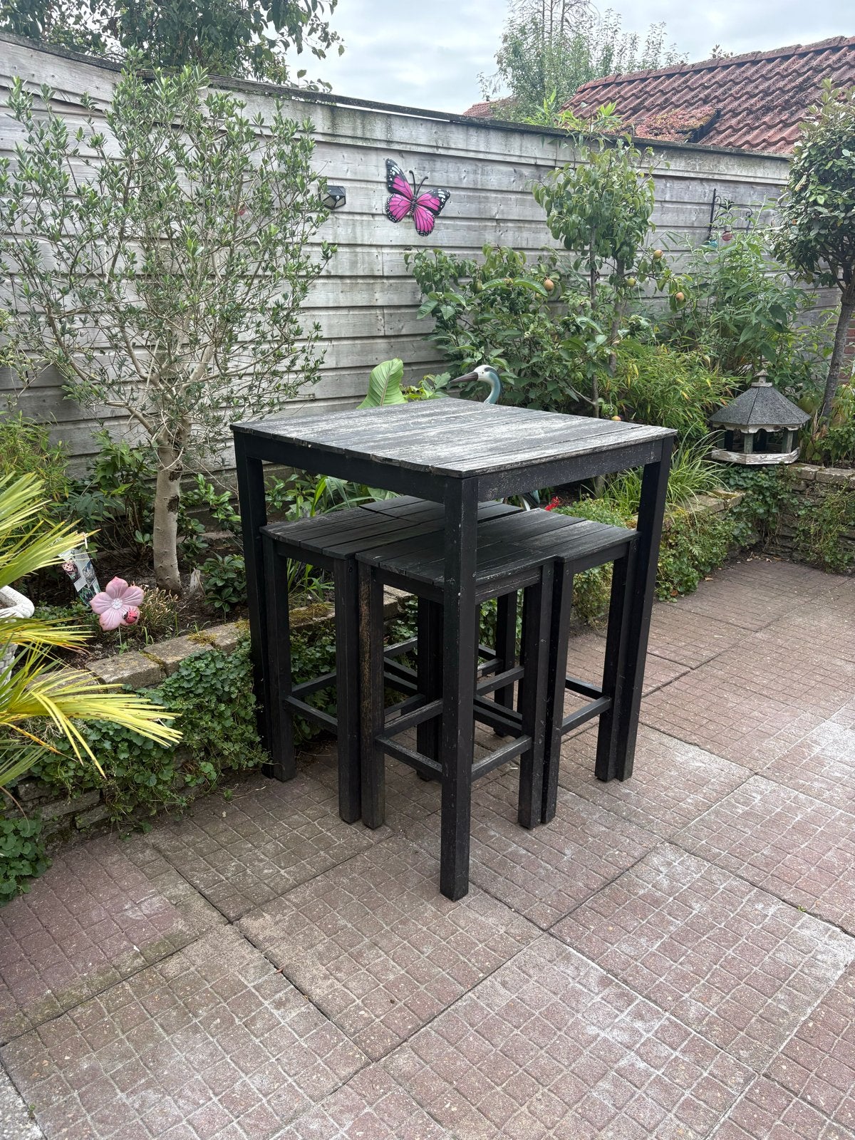 Hoge tuintafel met 4 krukken - Zwart hout, Tuin en Terras, Ophalen, Gebruikt, Vierkant, Hout