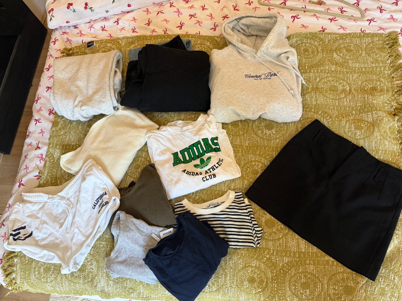 Big shopper twv €650 S/M met jurkjes, broeken en shirts, Ophalen, Zo goed als nieuw