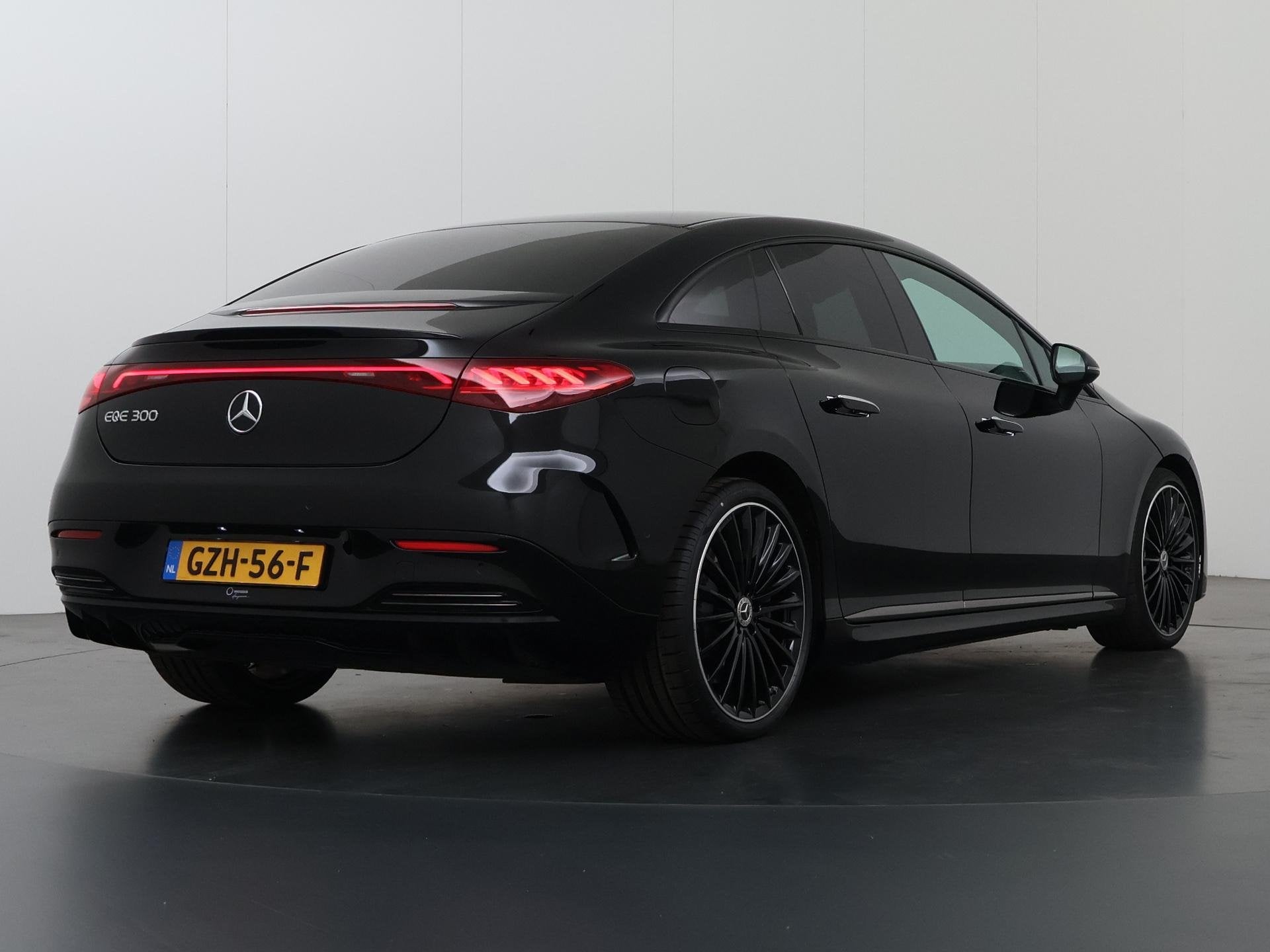 Mercedes-Benz EQE 300 AMG Line 89 kWh | Night | Burmester |, Auto's, Achterwielaandrijving, Gebruikt, 89 kWh, Automatische klimaatregeling