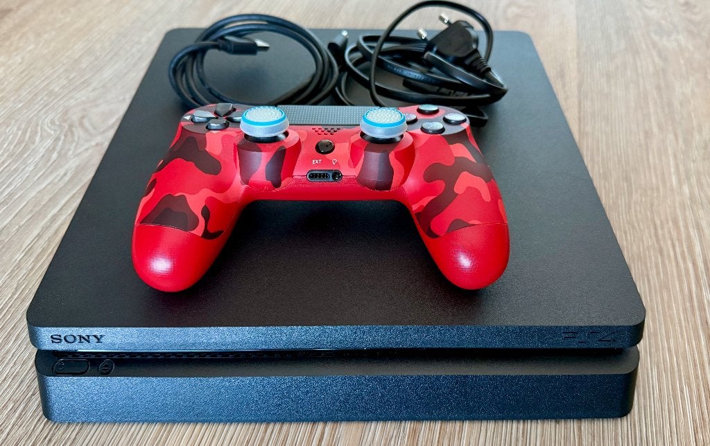PS4 Slim lage firmware 11.52 (nieuw staat!)