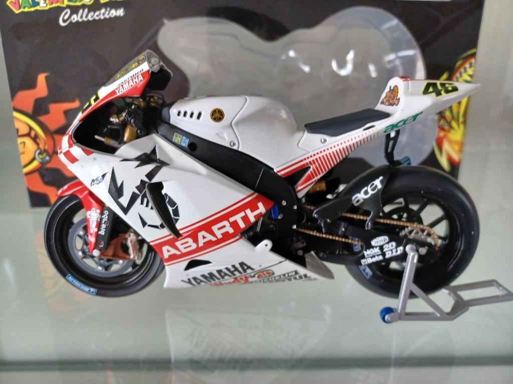 Minichamps 1 12 Rossi Yamaha motogp team 2007, Hobby en Vrije tijd, Modelauto's | 1:5 tot 1:12, Ophalen of Verzenden, Zo goed als nieuw