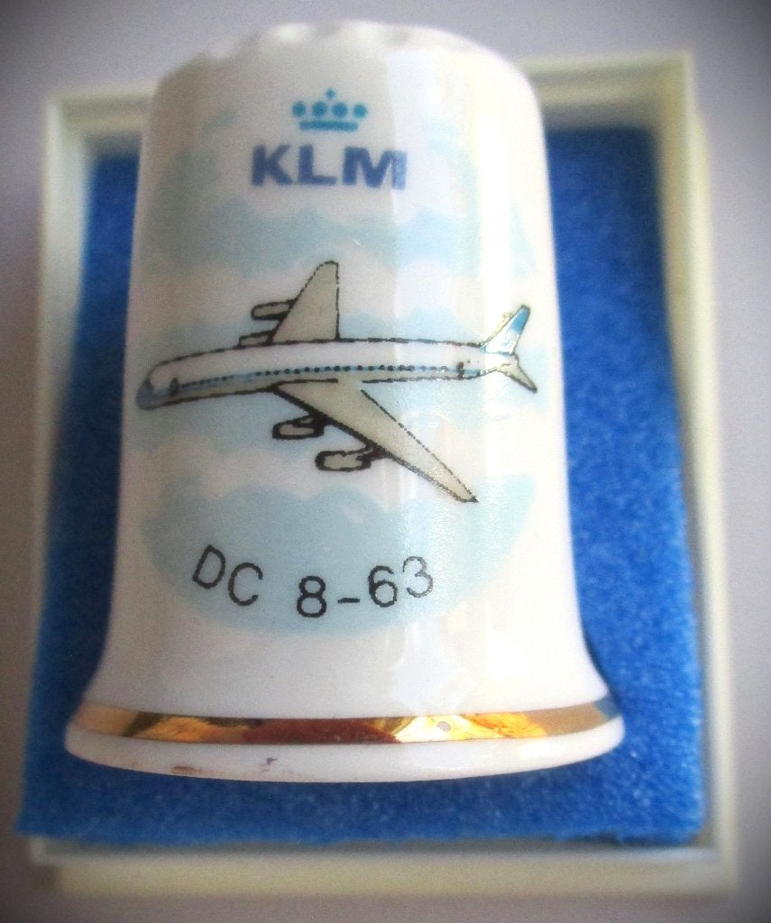 KLM Vingerhoed DC 8-63~Nieuw in doosje~Blad goud rand~Porsel, Ophalen of Verzenden, Nieuw, Overige typen