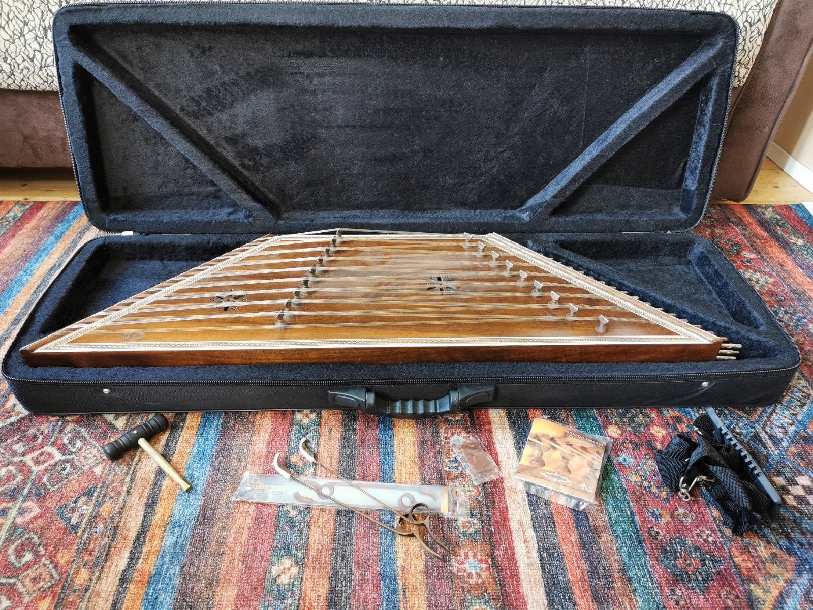 Santur 9 Bridges Sadeghi, Ophalen, Zo goed als nieuw, Overige instrumenten, Flightcase
