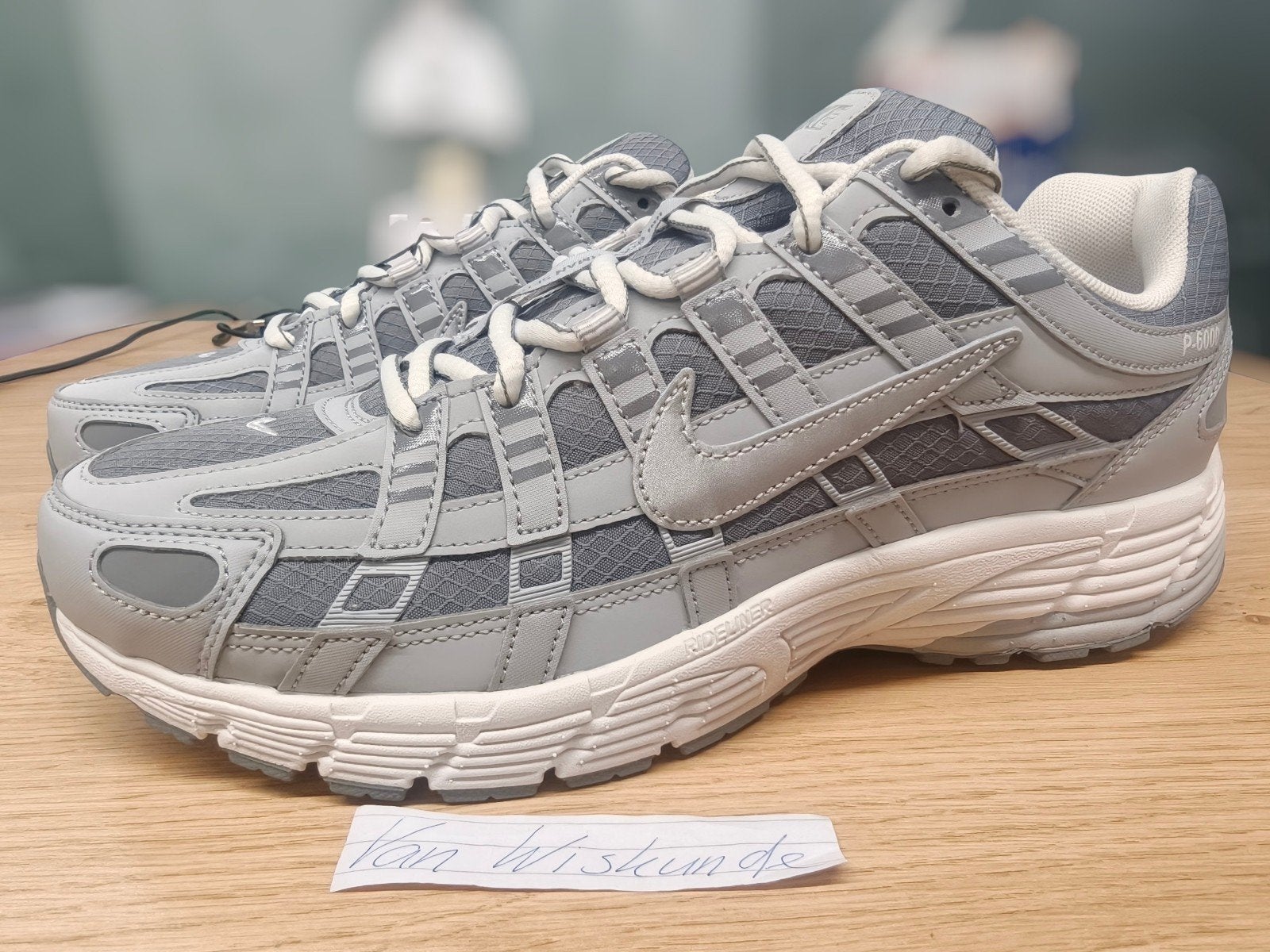 NIEUW Nike P-6000 SE LT Smoke Grey Metallic Silver p 6000, Overige kleuren, Nike, Nieuw, Ophalen of Verzenden
