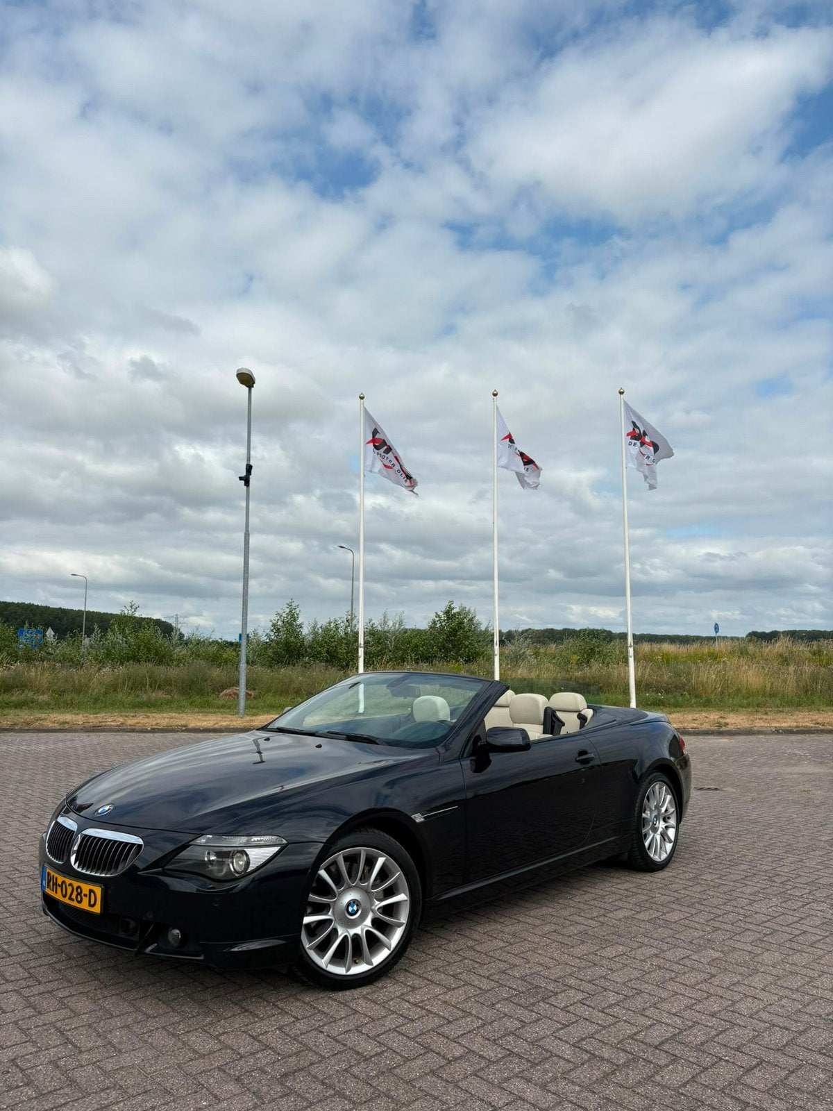 BMW 650i Cabrio Individual |Handgeschakeld|V8|2007|150.000km, Auto's, Beige, Cabriolet, Blauw, Parkeersensor