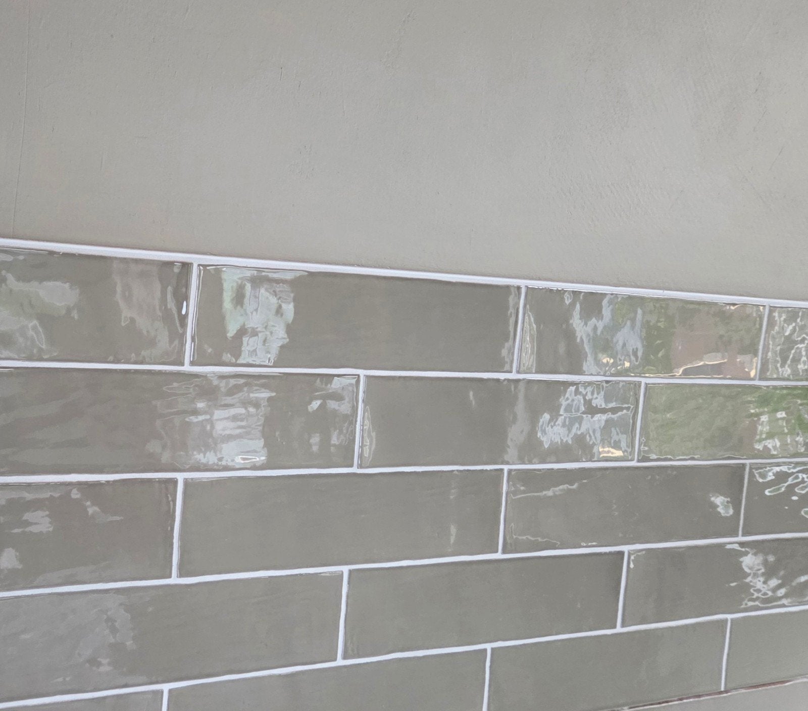 Equipe wandtegel Masia olijf groen glans 7,5x30cm. 2 m2, Doe-het-zelf en Verbouw, Ophalen, Nieuw, Minder dan 20 cm, 20 tot 40 cm