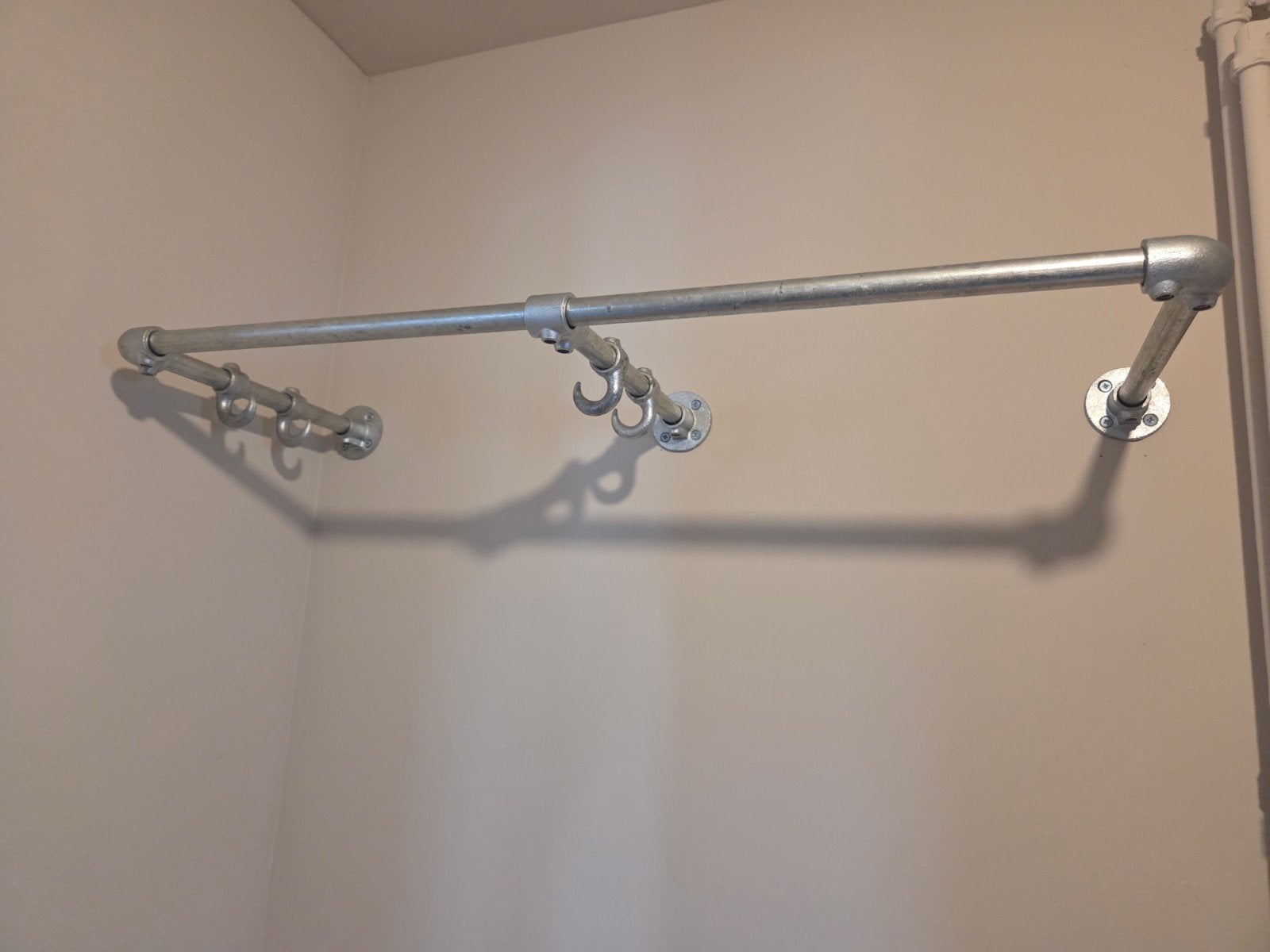 Steigerbuizen kapstok met haken - 90 cm breed (als nieuw), Ophalen of Verzenden, Metaal, Wandkapstok, Minder dan 100 cm