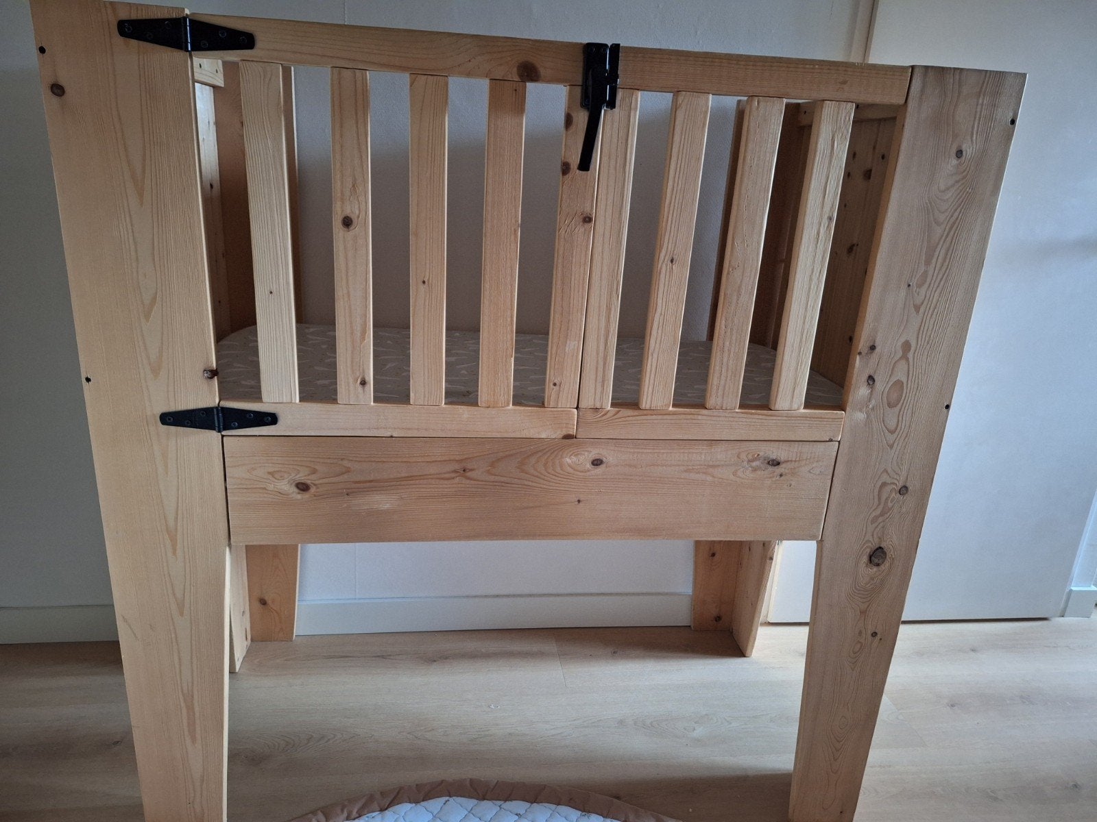 Verhoogd ledikant, Kinderen en Baby's, Babywiegjes en Ledikanten, Ophalen, Ledikant