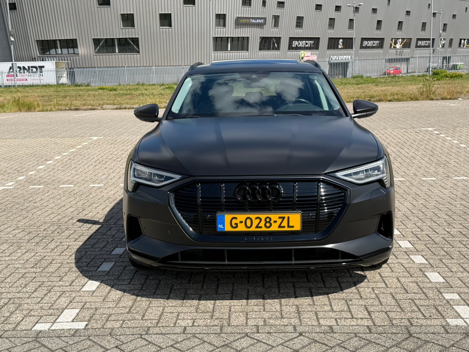 Audi e-tron 50 Quattro 313pk 2019 Zwart Panorama dak, Automaat, 1800 kg, Zwart, 124 €/maand