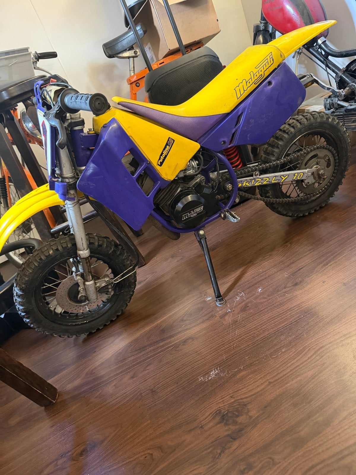 Malaguti Grizzly 10 rijdend weggezet, Fietsen en Brommers, Ophalen of Verzenden, Overige merken
