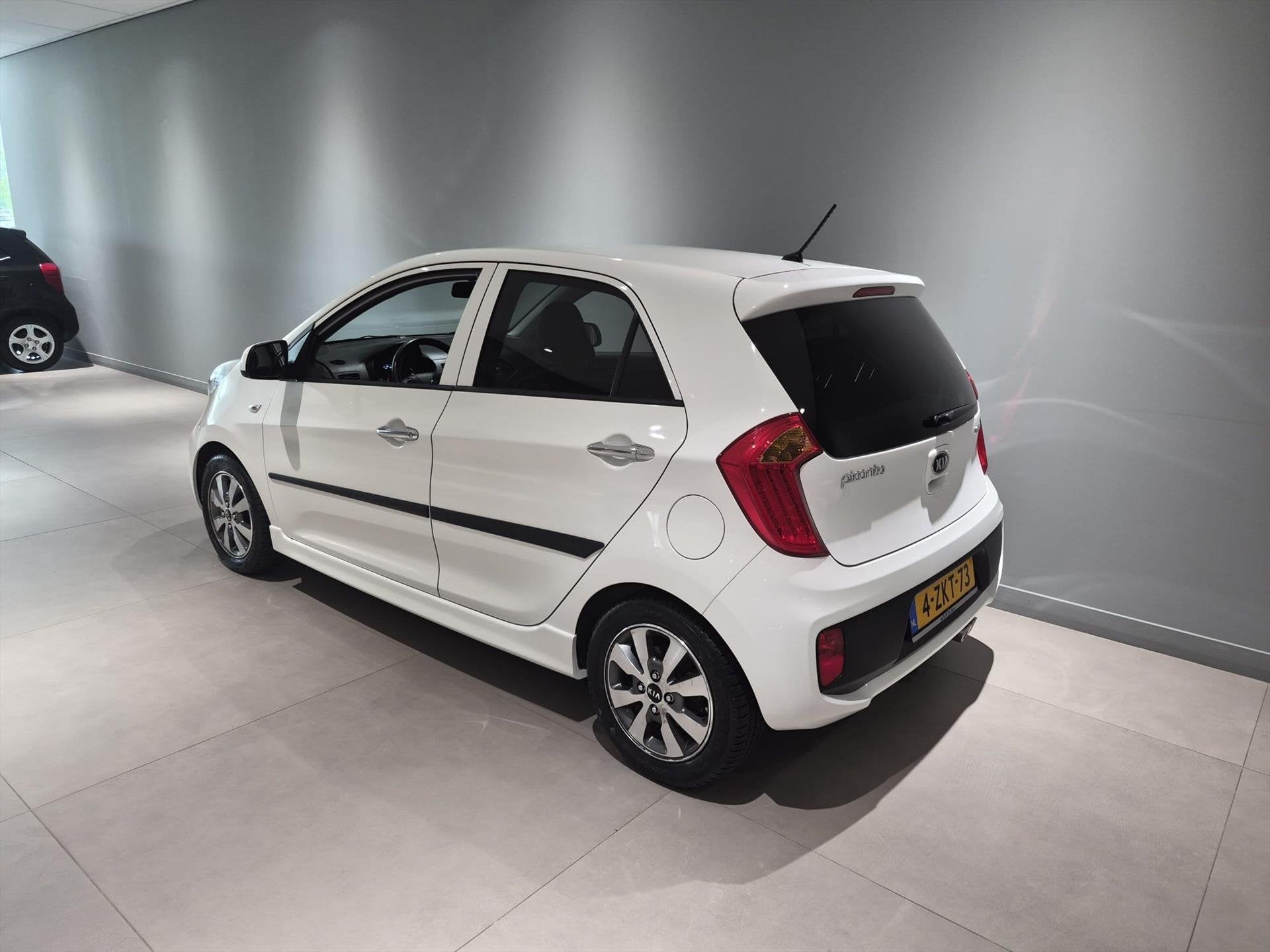 KIA Picanto 1.0 CVVT 5-DRS X-treme Leer/ Clima/ Cruise, Gebruikt, Zwart, 400 kg, Wit